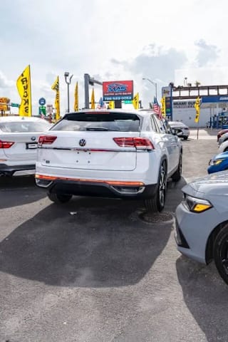 2021 Volkswagen Atlas Cross Sport SE
                                    for sale in Hialeah, FL – photo 16