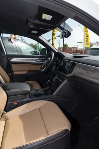 2021 Volkswagen Atlas Cross Sport SE
                                    for sale in Hialeah, FL – photo 17