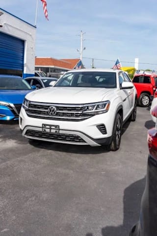 2021 Volkswagen Atlas Cross Sport SE
                                    for sale in Hialeah, FL – photo 2