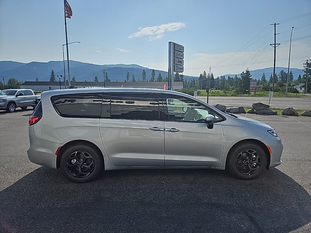 Image of 2023 Chrysler Pacifica Hybrid