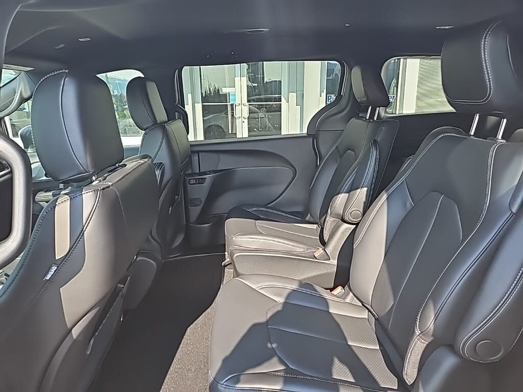 Image of 2023 Chrysler Pacifica Hybrid