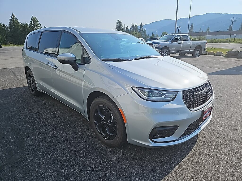Image of 2023 Chrysler Pacifica Hybrid