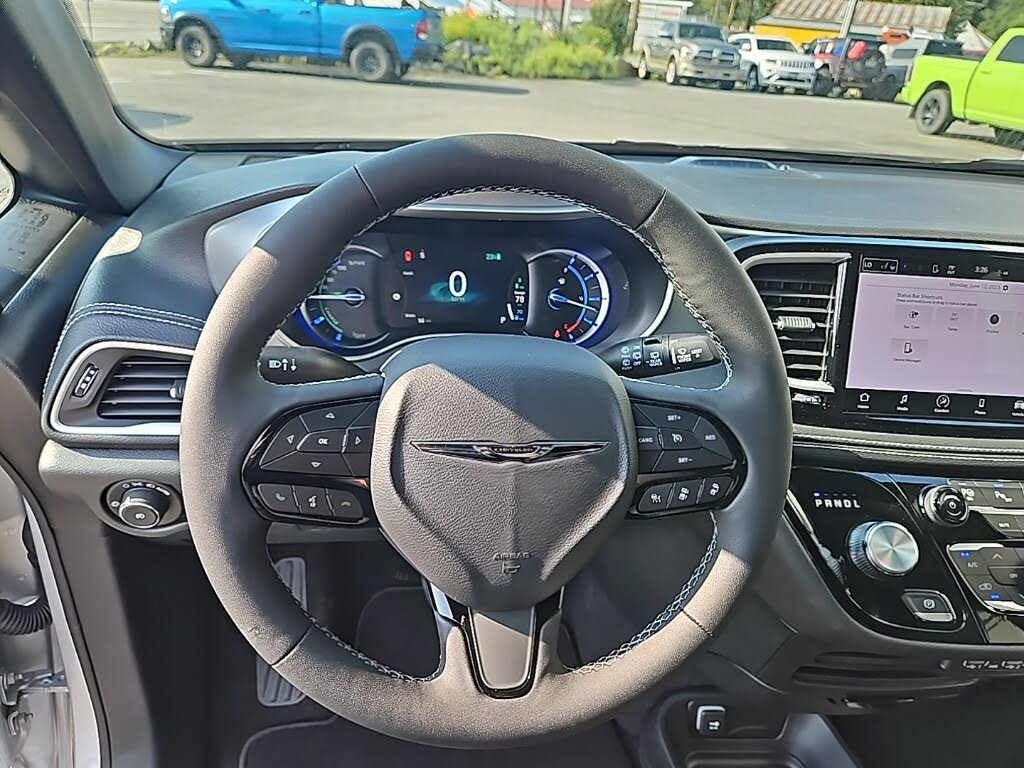 Image of 2023 Chrysler Pacifica Hybrid