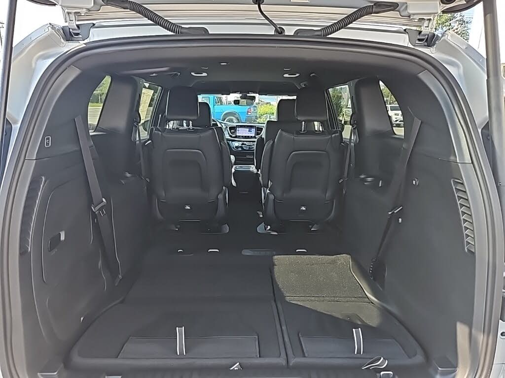 Image of 2023 Chrysler Pacifica Hybrid