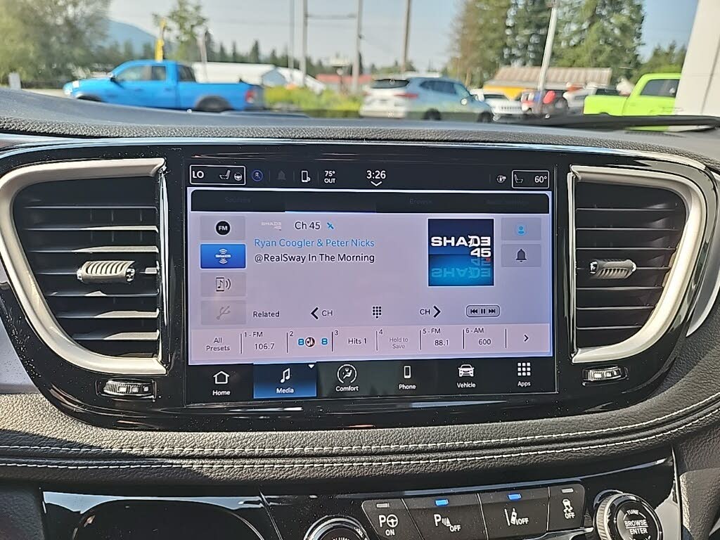 Image of 2023 Chrysler Pacifica Hybrid