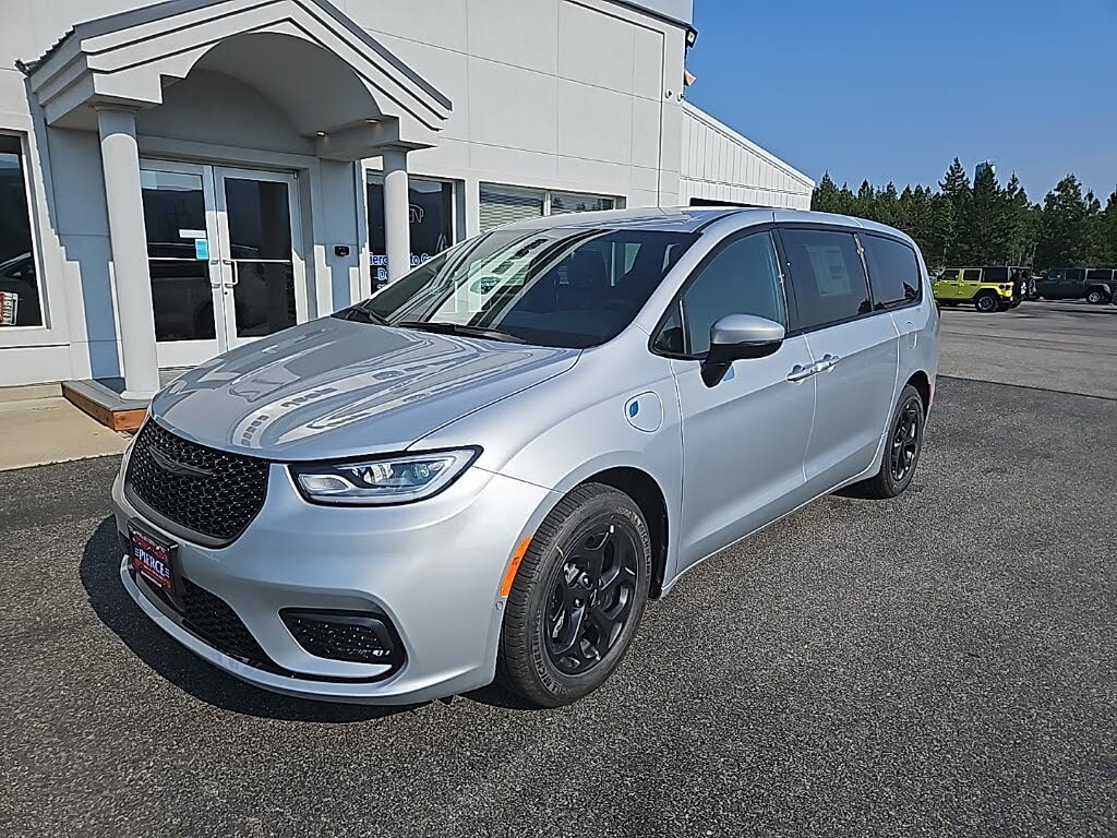 Image of 2023 Chrysler Pacifica Hybrid