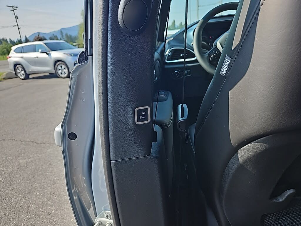 Image of 2023 Chrysler Pacifica Hybrid
