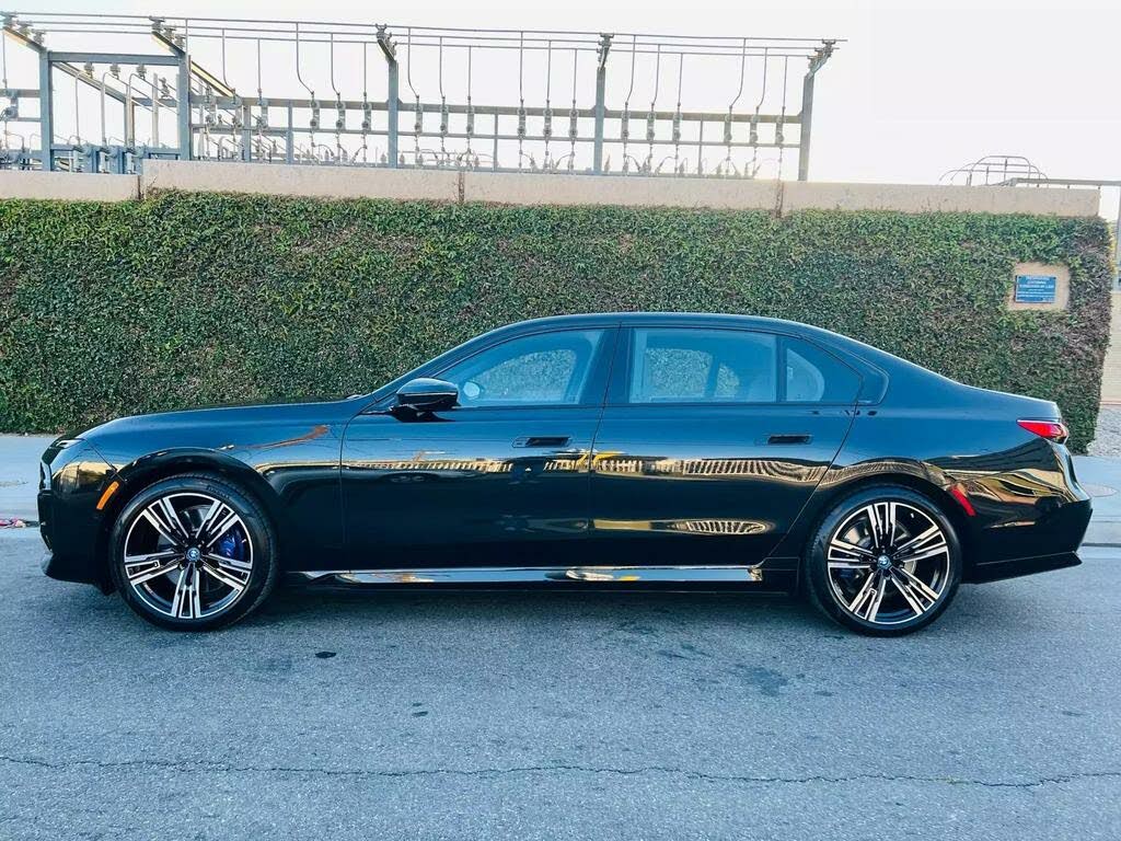 BMW i7