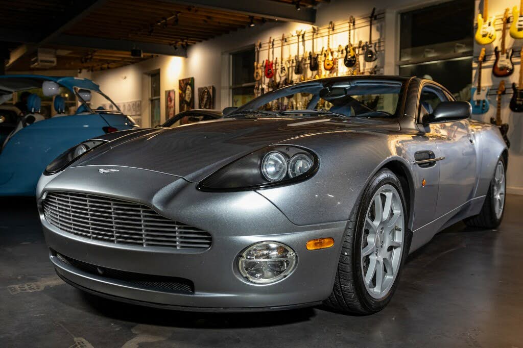 Aston Martin V12 Vanquish