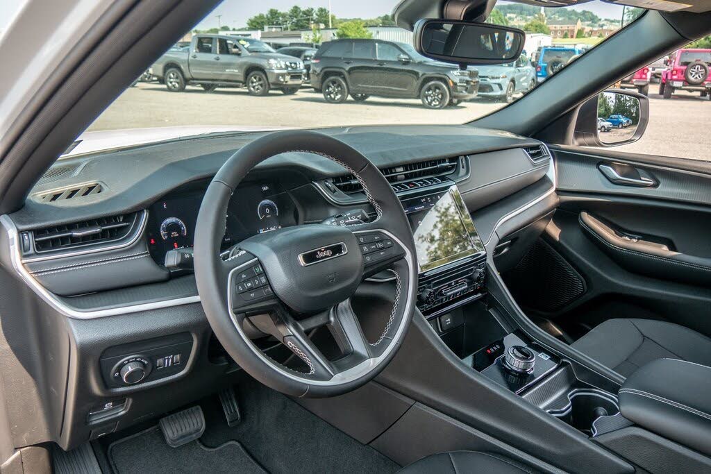 Image of 2024 Jeep Grand Cherokee