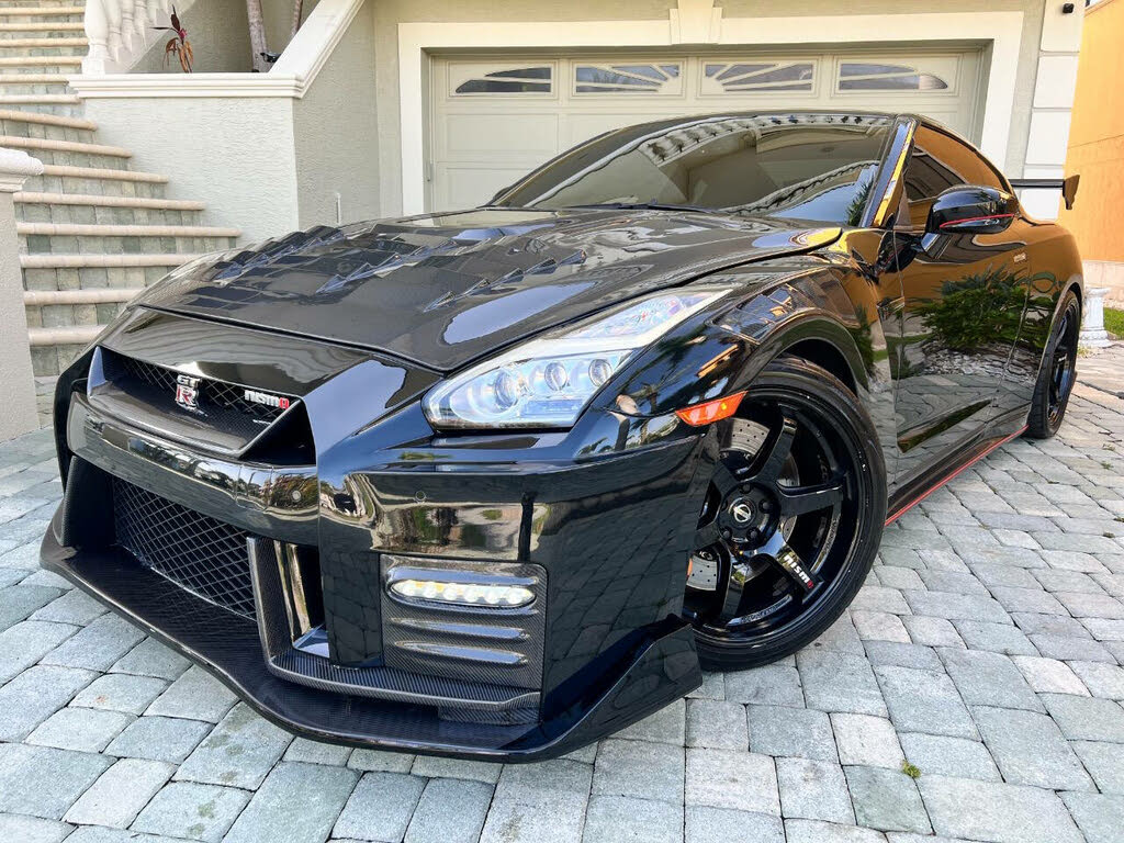Nissan GT-R