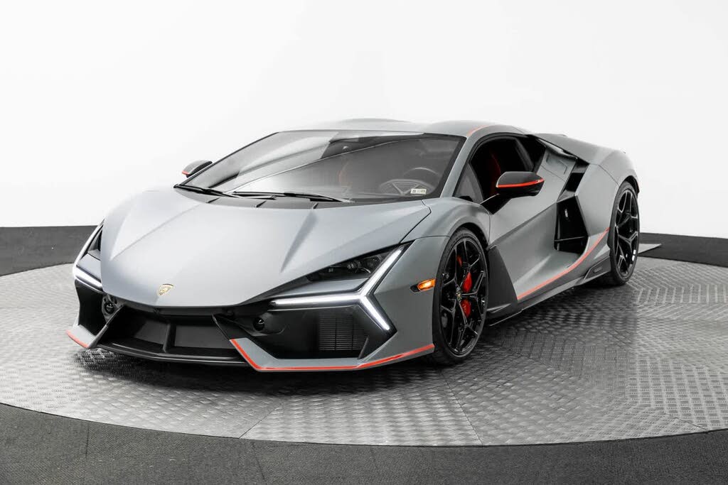 Lamborghini Revuelto