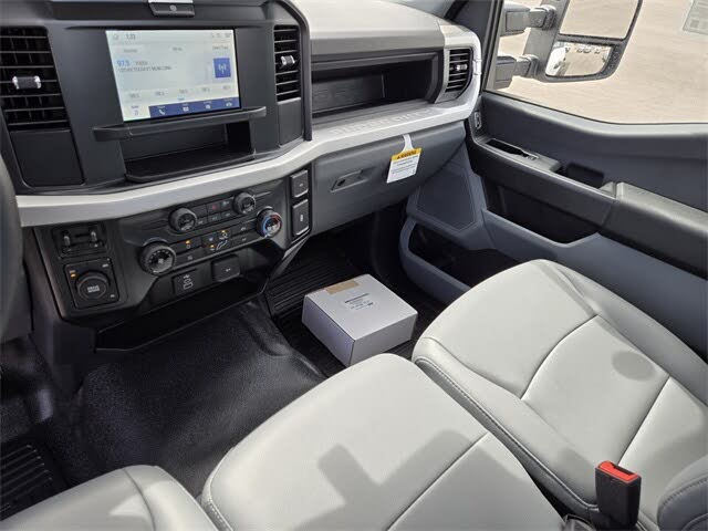 Ford F-350 Super Duty Chassis