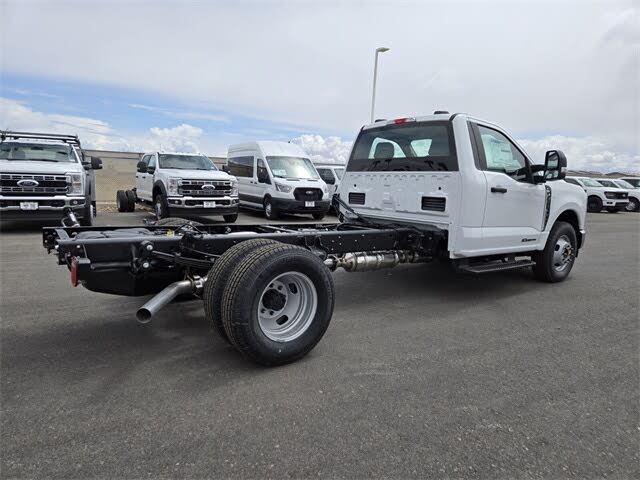 Ford F-350 Super Duty Chassis