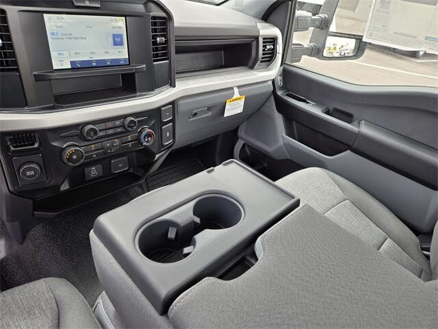 Ford F-350 Super Duty Chassis