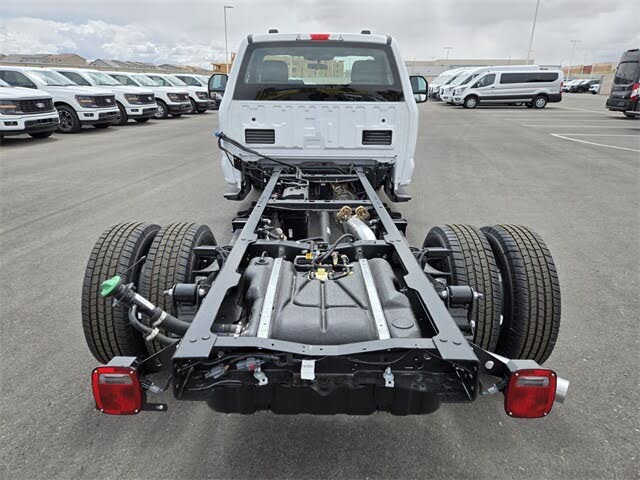 Ford F-350 Super Duty Chassis