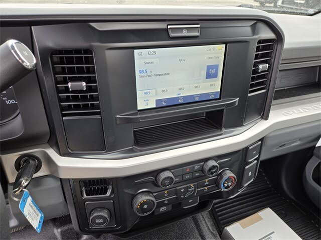 Ford F-350 Super Duty Chassis