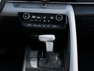 Image of 2025 Hyundai Elantra Hybrid