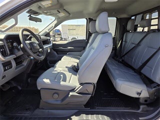 Ford F-350 Super Duty Chassis