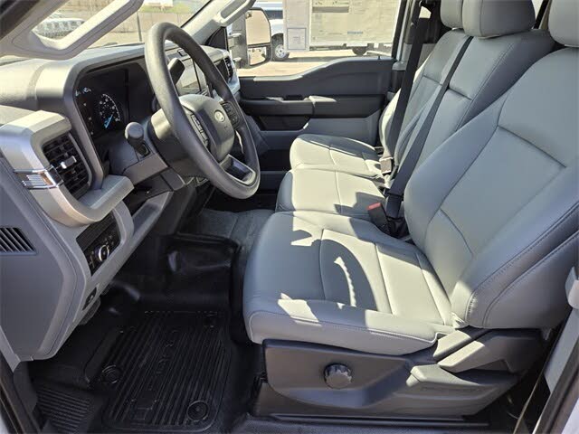 Ford F-350 Super Duty Chassis