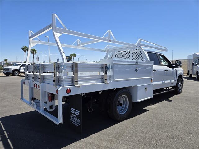 Ford F-350 Super Duty Chassis