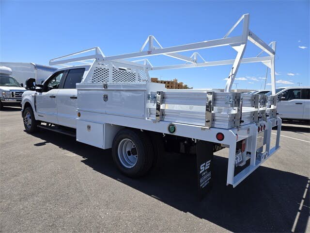 Ford F-350 Super Duty Chassis