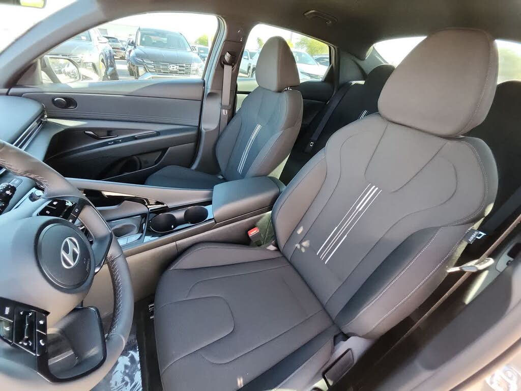 Hyundai Elantra Hybrid