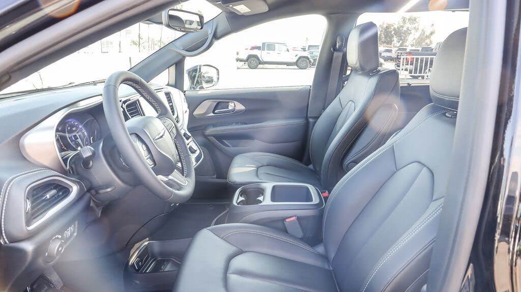 Image of 2025 Chrysler Pacifica