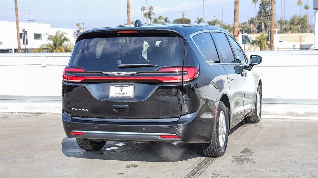 Image of 2025 Chrysler Pacifica