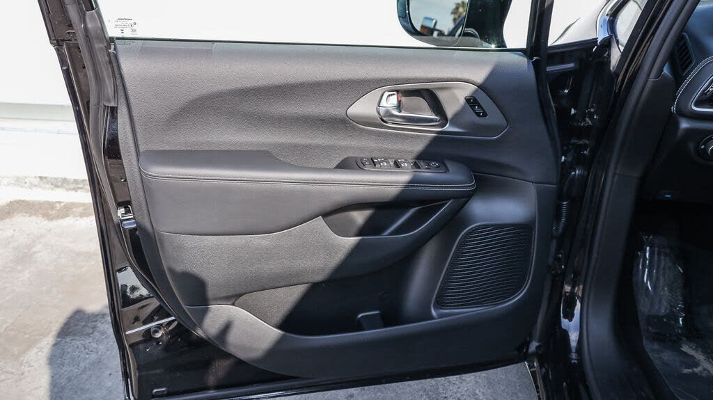 Image of 2025 Chrysler Pacifica