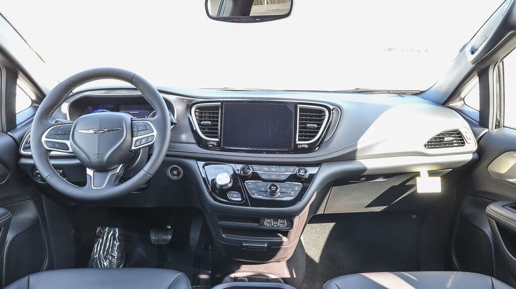 Image of 2025 Chrysler Pacifica