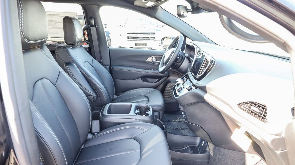 Image of 2025 Chrysler Pacifica
