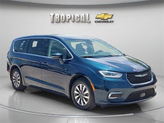 2022 Chrysler Pacifica Hybrid thumbnail – Miami Shores, FL – 7