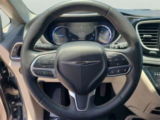 2022 Chrysler Pacifica Hybrid thumbnail – Miami Shores, FL – 27
