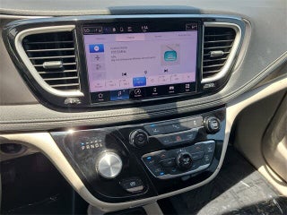 2022 Chrysler Pacifica Hybrid thumbnail – Miami Shores, FL – 31