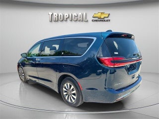 2022 Chrysler Pacifica Hybrid thumbnail – Miami Shores, FL – 3