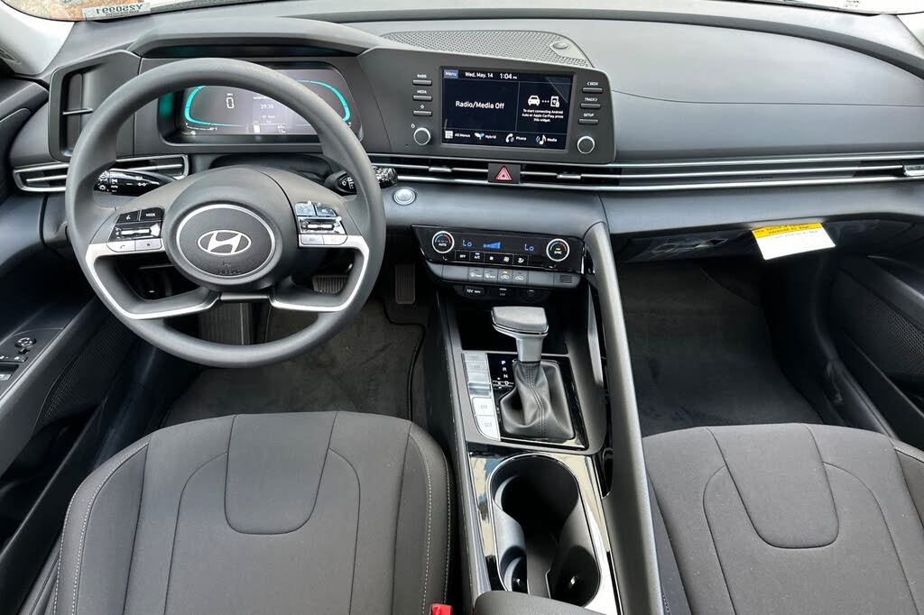 Image of 2025 Hyundai Elantra Hybrid