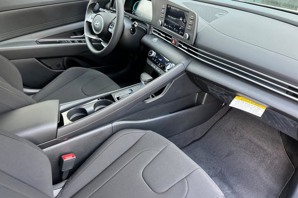 Image of 2025 Hyundai Elantra Hybrid