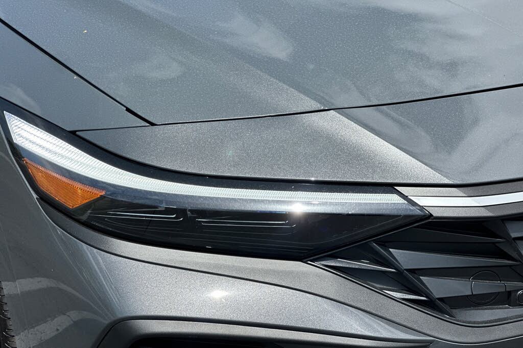 Image of 2025 Hyundai Elantra Hybrid