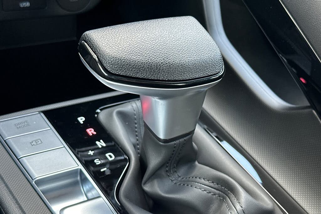 Image of 2025 Hyundai Elantra Hybrid