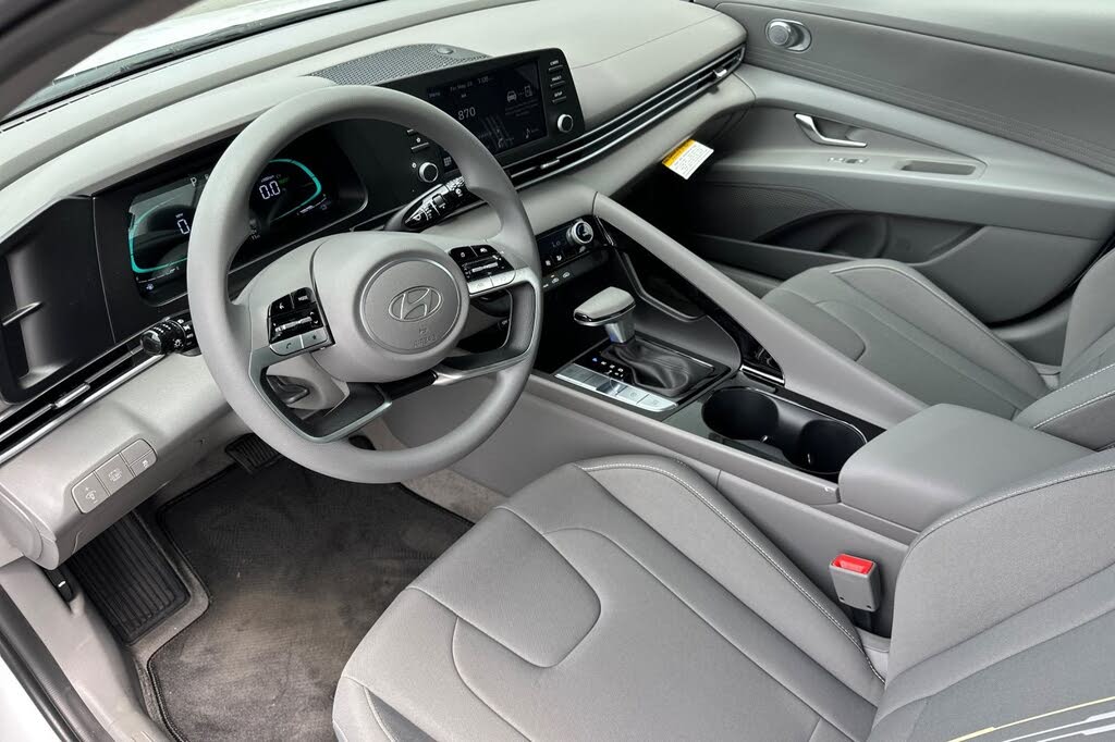 Image of 2025 Hyundai Elantra Hybrid