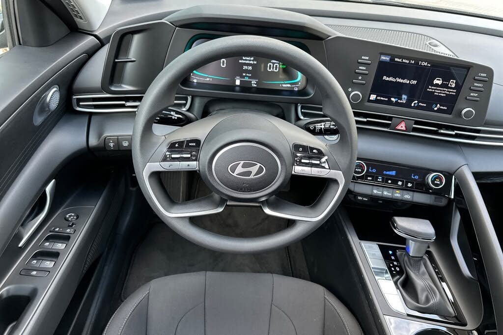 Image of 2025 Hyundai Elantra Hybrid