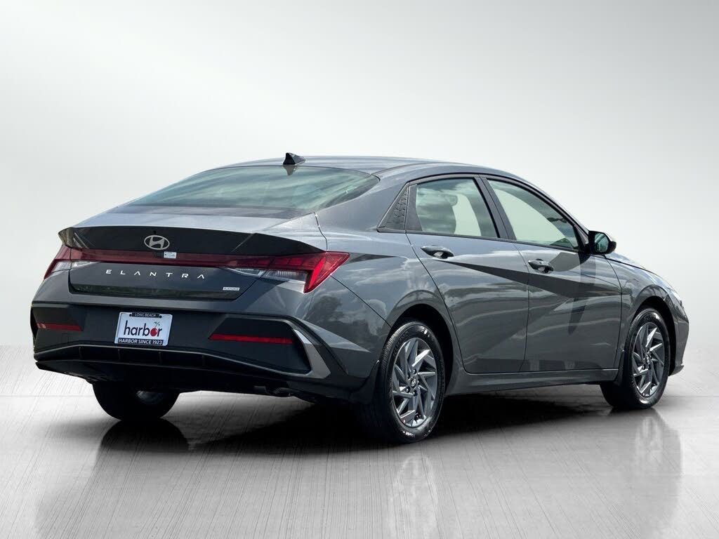 Image of 2025 Hyundai Elantra Hybrid