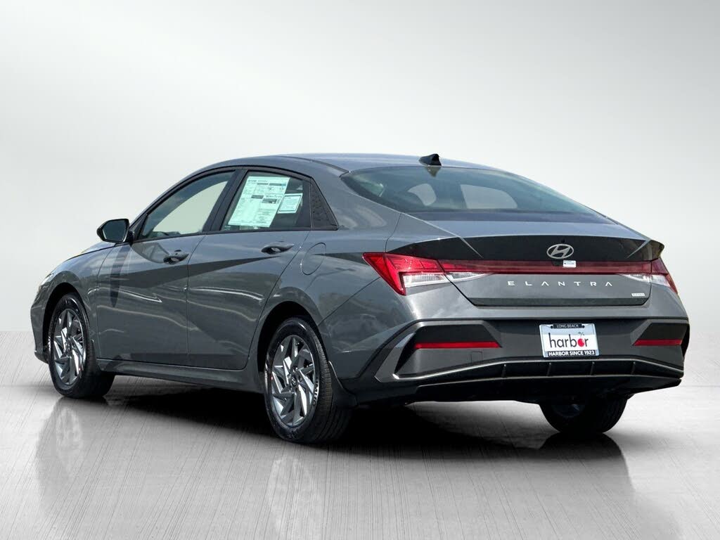 Image of 2025 Hyundai Elantra Hybrid