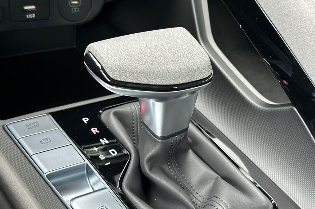 Image of 2025 Hyundai Elantra Hybrid