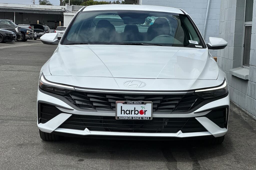Image of 2025 Hyundai Elantra Hybrid