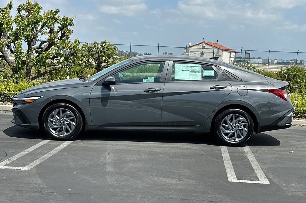 Image of 2025 Hyundai Elantra Hybrid