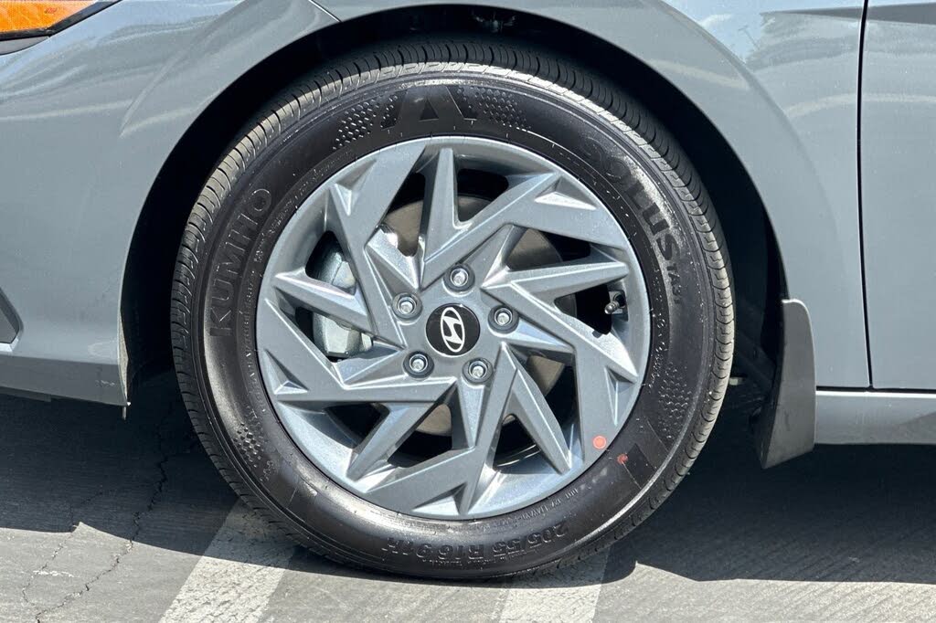 Image of 2025 Hyundai Elantra Hybrid