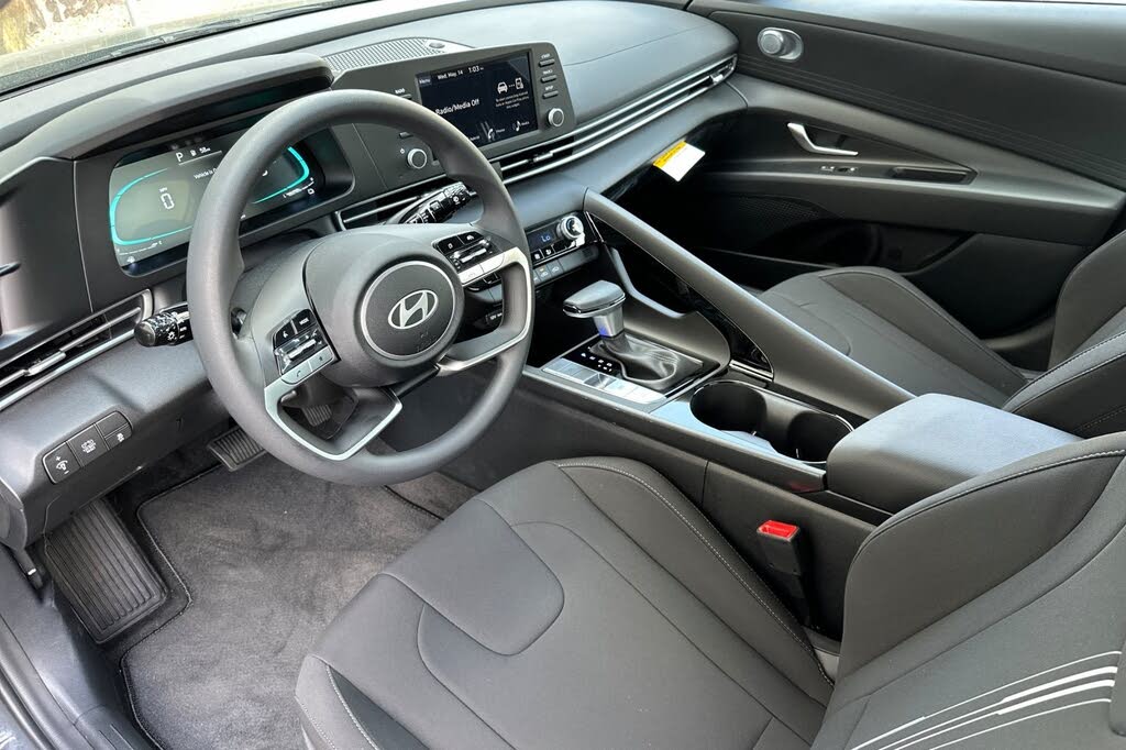 Image of 2025 Hyundai Elantra Hybrid
