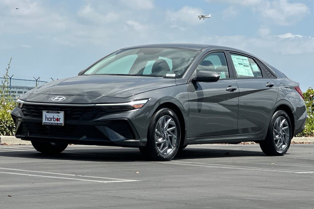 Image of 2025 Hyundai Elantra Hybrid